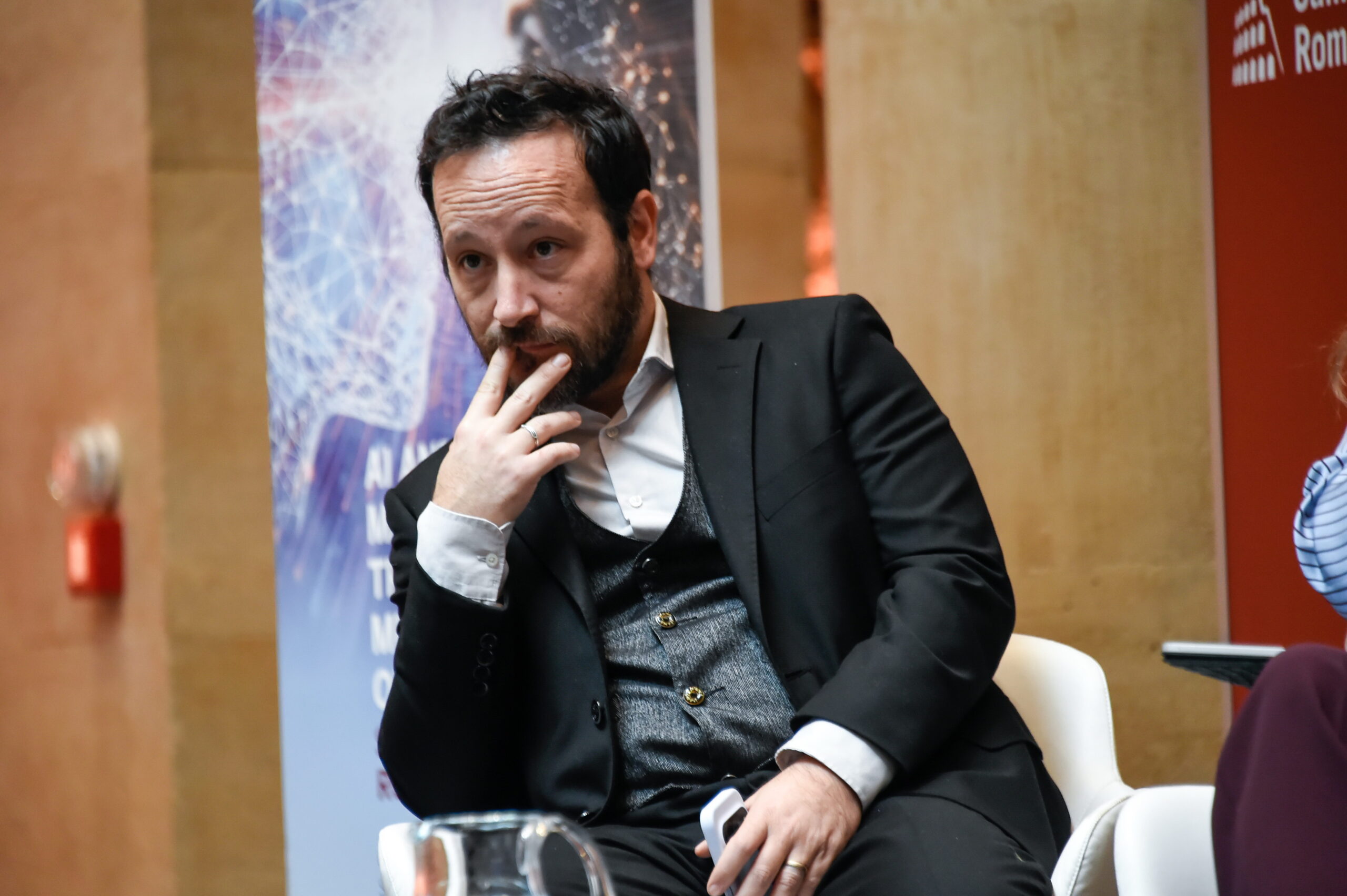 Elogio a sorpresa del lobbista che finalmente non le manda a dire a grandi giornali e politici