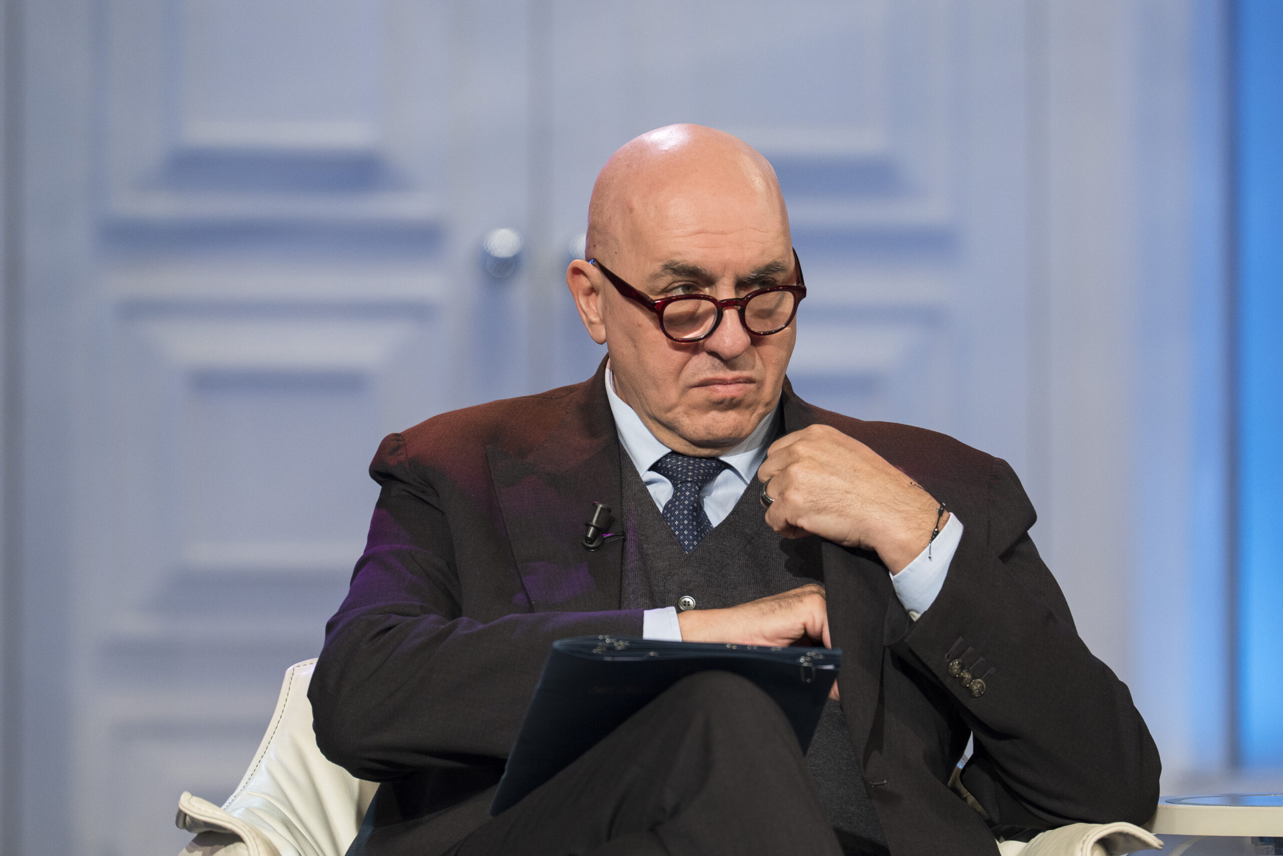 Crosetto strattona il diplomatico Corriere della sera