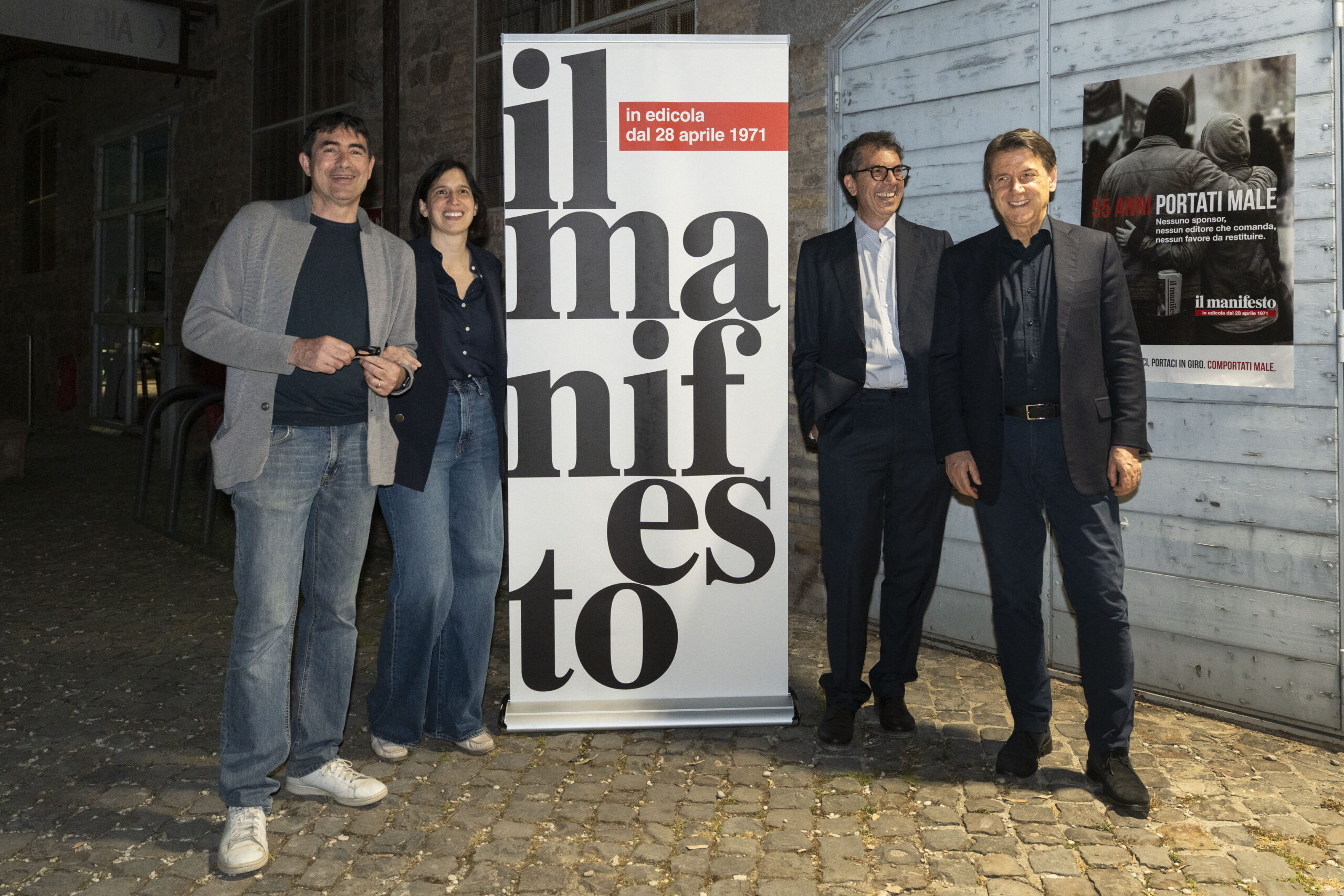 Pure La Stampa vira al centro. Lunga vita al Manifesto, unico vero giornale di sinistra