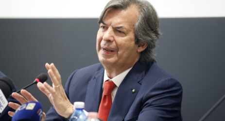 Intesa Sanpaolo, Messina smorza gli ardori di Lovaglio per Generali e stronca le ambizioni di Credit Agricole e Unicredit nel risiko