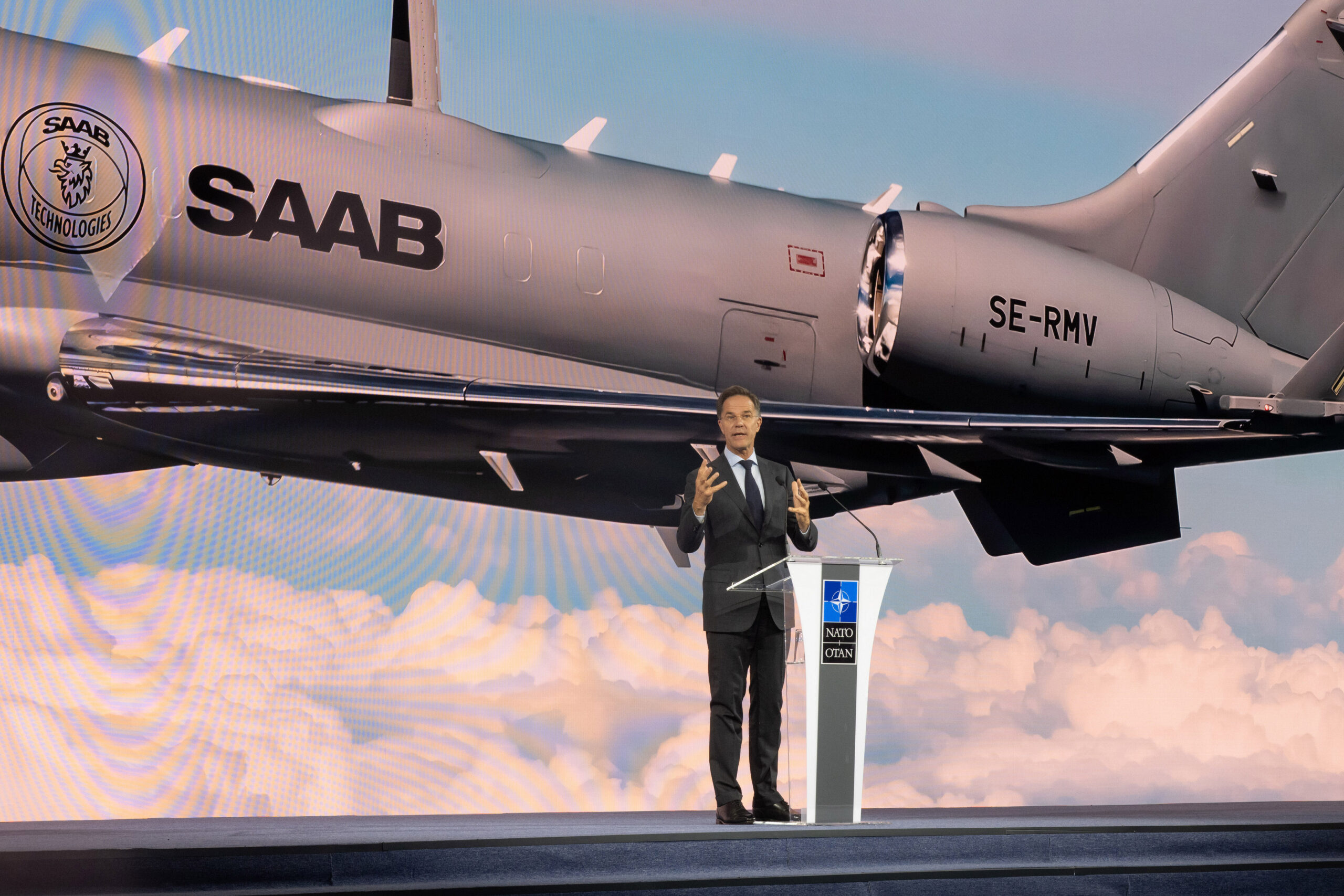 Ecco come la Nato fa felice le europee Saab e Airbus, ma anche l’americana Northrop Grumman