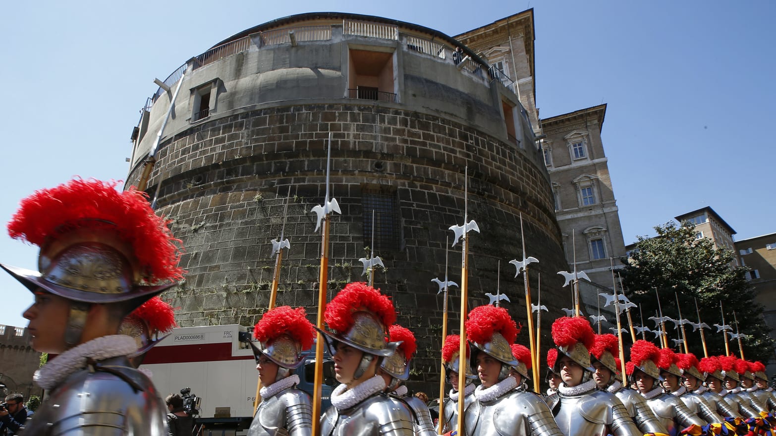 Vaticano, tutti i dettagli sullo scandalo che sconquassa l’Antiriciclaggio