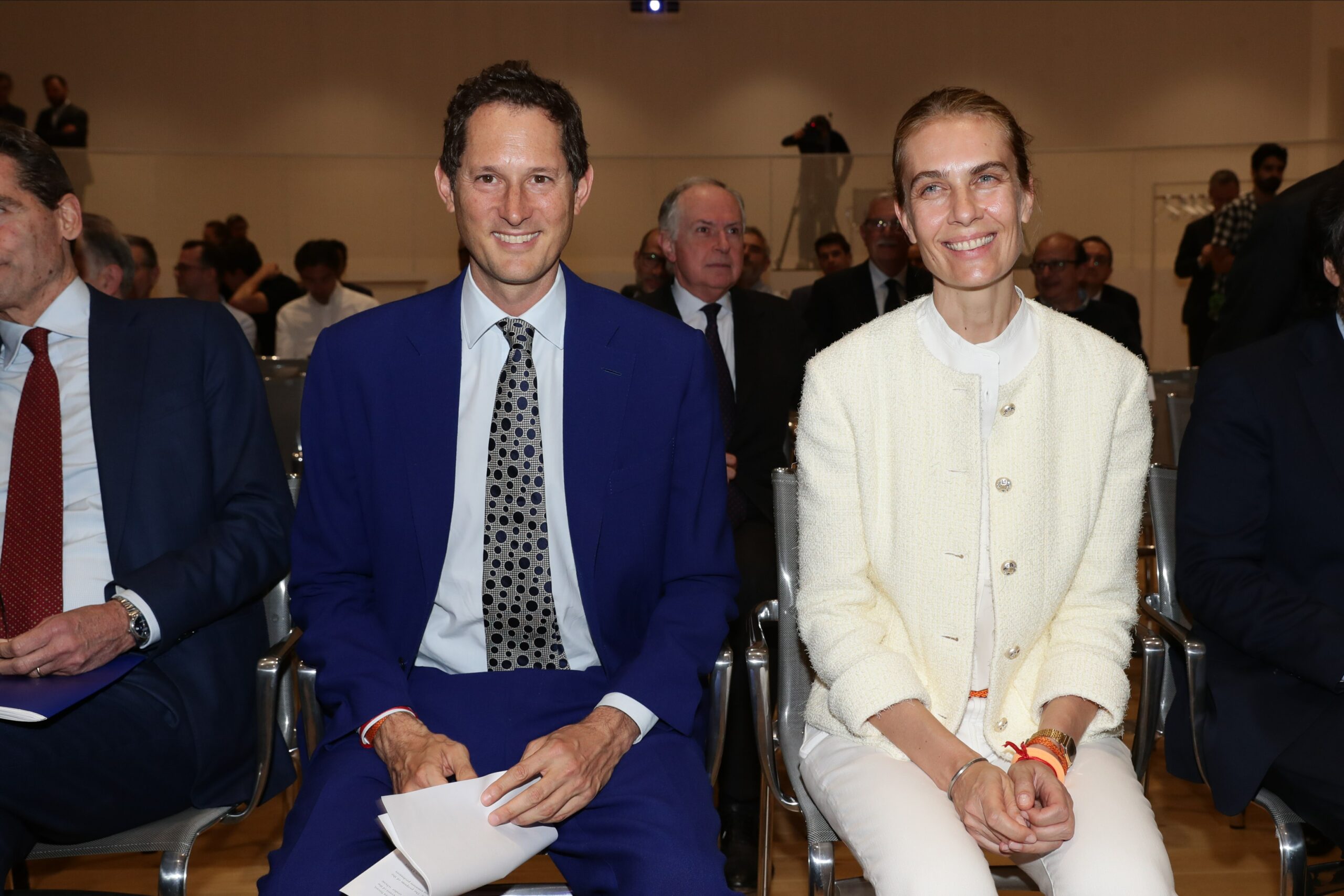 Collision car between Elkann's Stellantis and Bonomi's Confindustria in the shadow of the sun