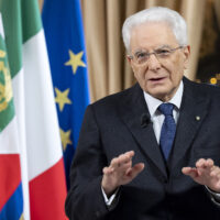 Mattarella sculaccia Repubblica su Tim e Vivendi, le capriole di Meloni e Tajani su Tim e banche, le parole della mamma di Michela Murgia