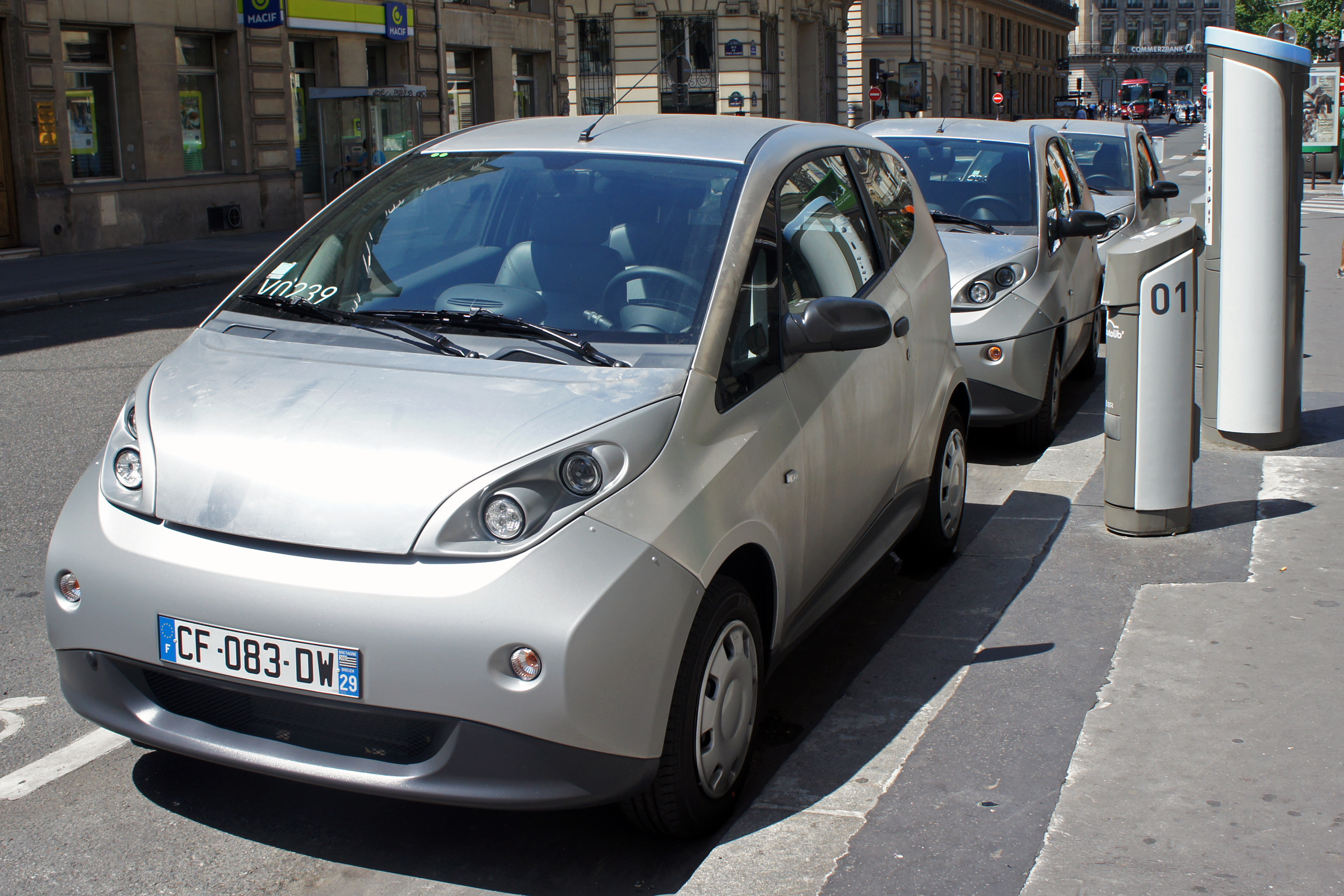 Vincent Bollorè porta le sue auto elettriche anche a Singapore