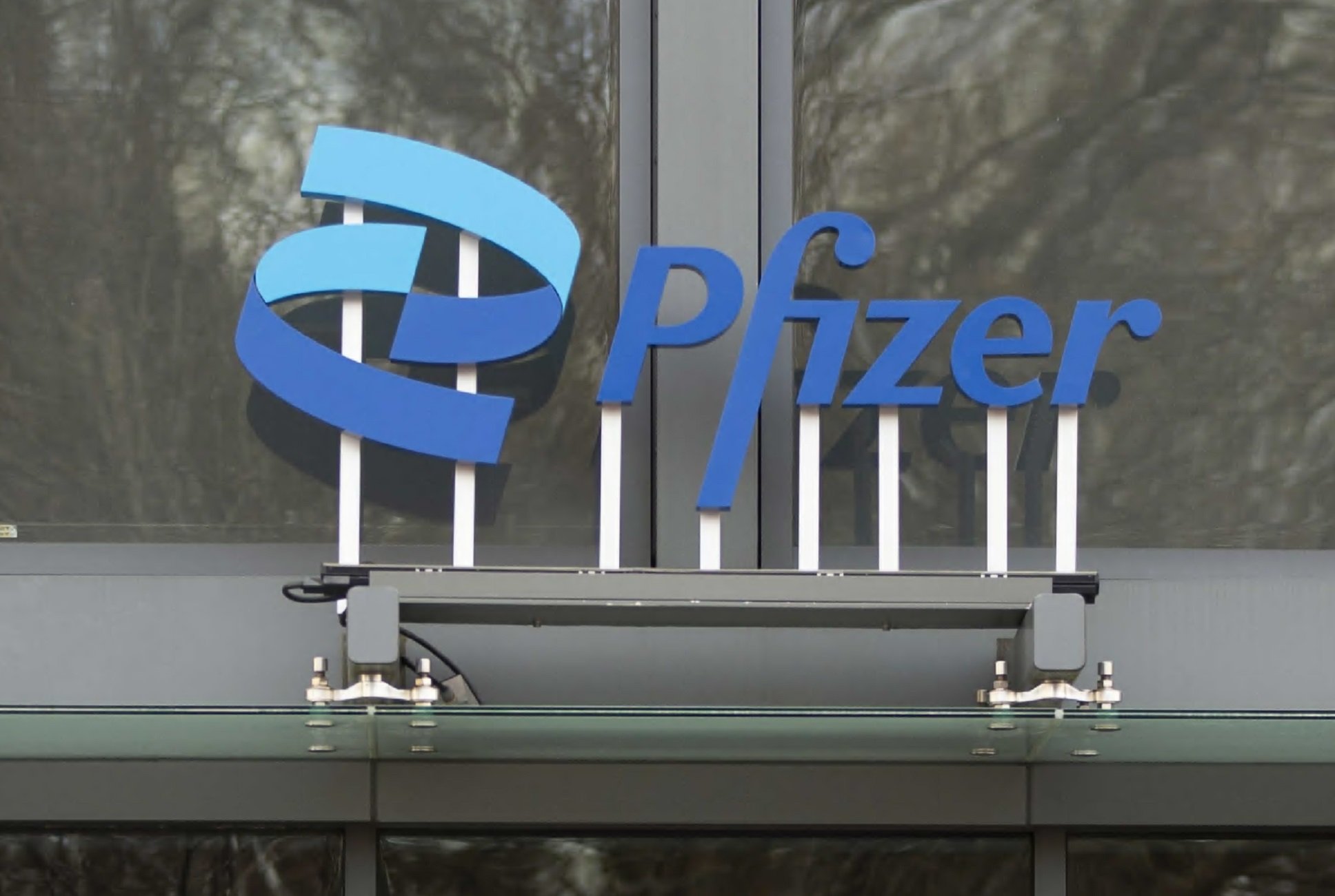 Perché Pfizer fa imbestialire i sindacati