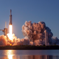 Chi vincerà la corsa spaziale tra SpaceX di Musk e Blue Origin di Bezos