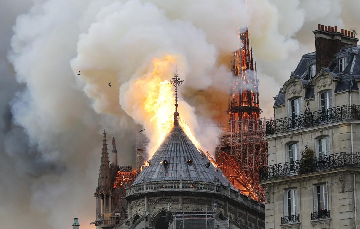 Incendio Notre-Dame a Parigi, la cronaca aggiornata