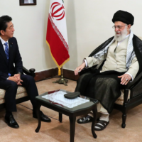 Che cosa succede nel golfo dell’Oman (mentre la missione trumpiana di Abe in Iran fallisce)