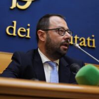 idrogeno Eni Enel Mercato tutelato Mise patuanelli rete