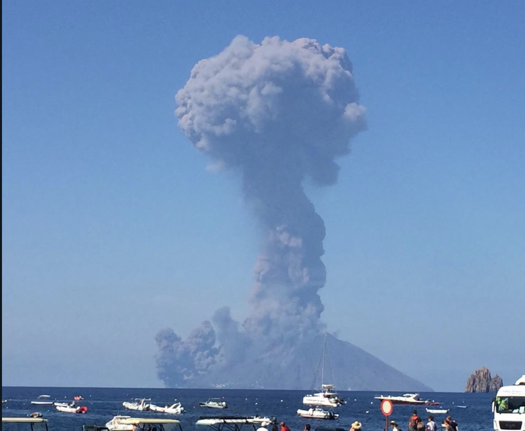 Vulcano Stromboli, che cosa è successo. L’analisi del vulcanologo Neri (Ingv)