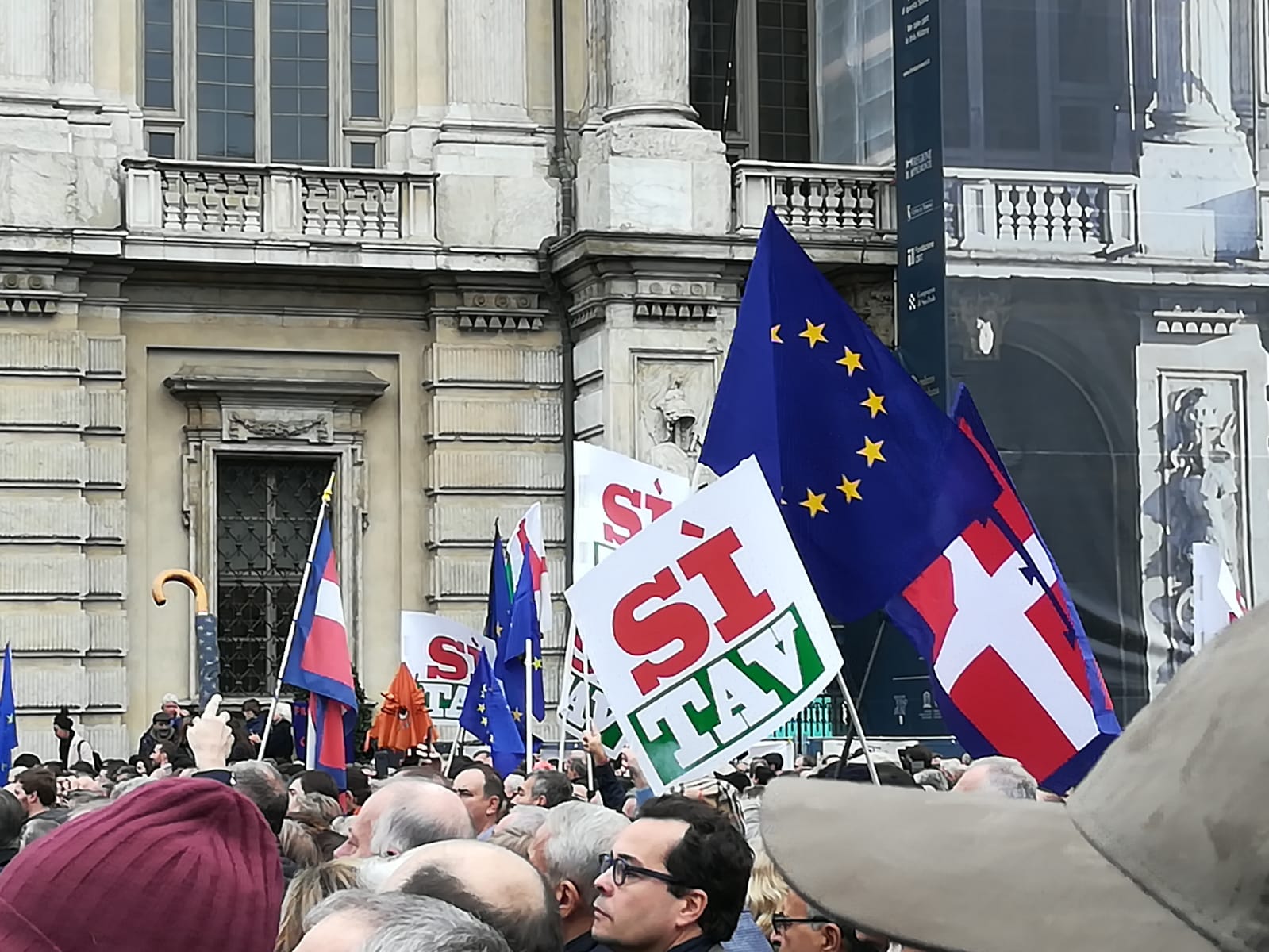 Sì Tav a Torino, tutti i messaggi a Conte, Di Maio e Appendino