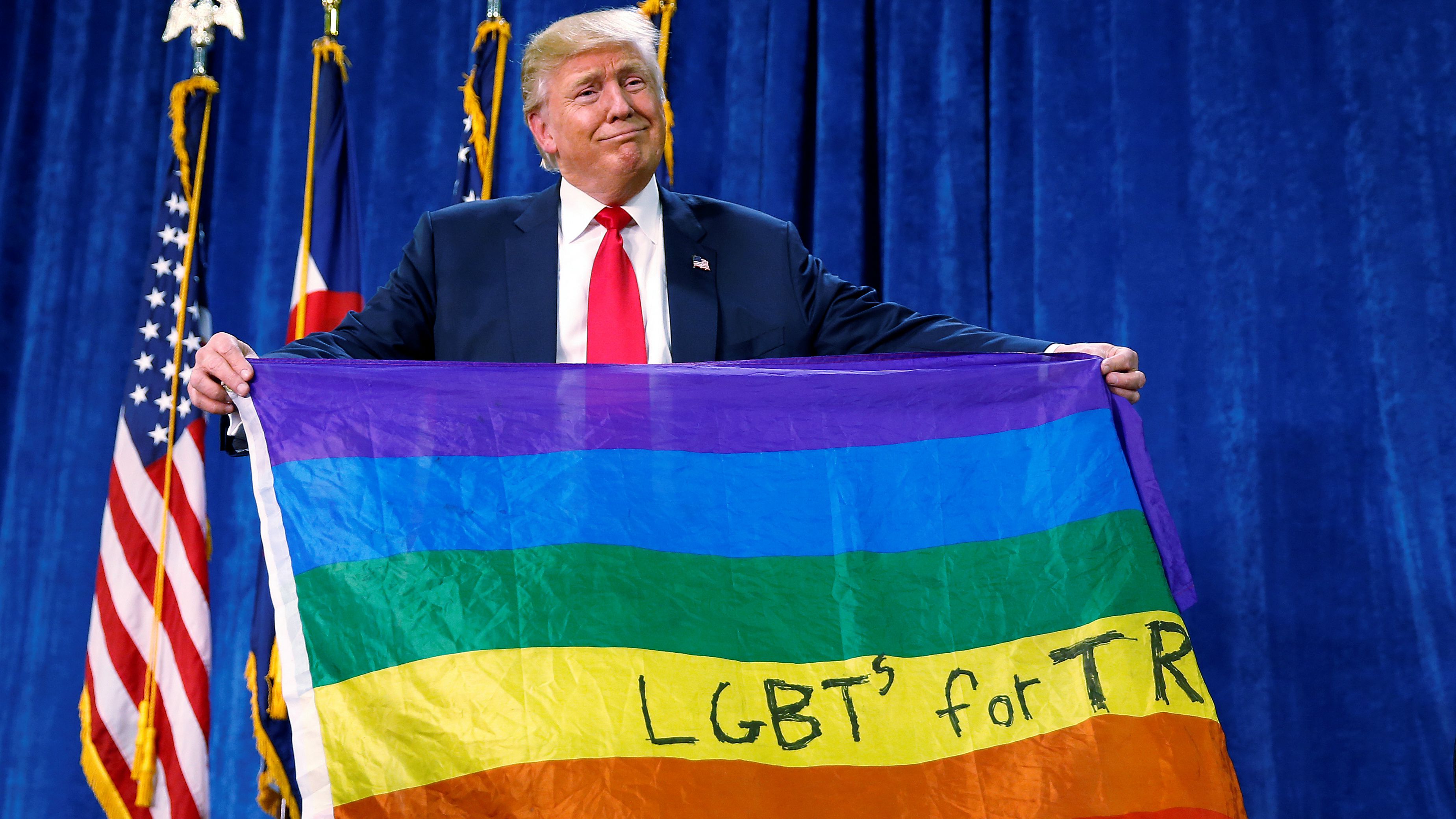 Trump in difesa della comunità Lgbt confonde l’opposizione