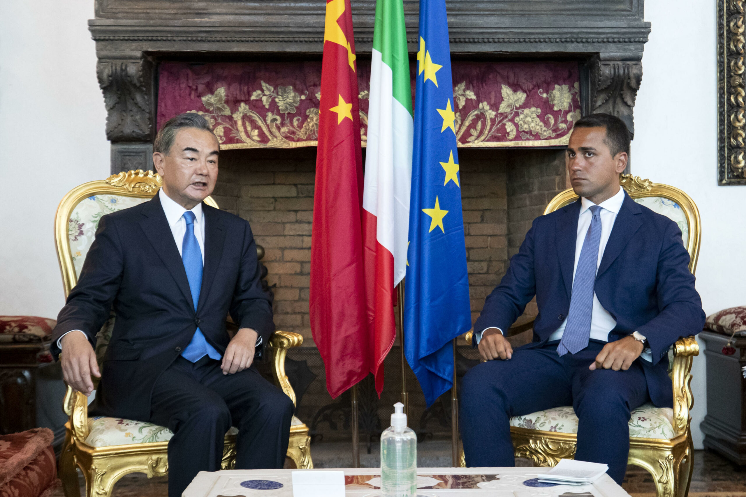Che cosa ha sussurrato Di Maio a Wang Yi sulla rete 5G