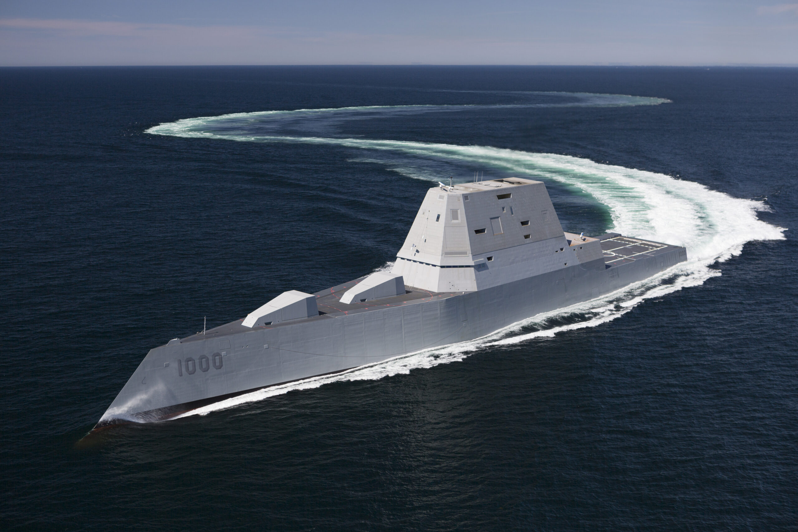 The US Navy will enter the era of hypersonic missiles with the Zumwalt class destroyers