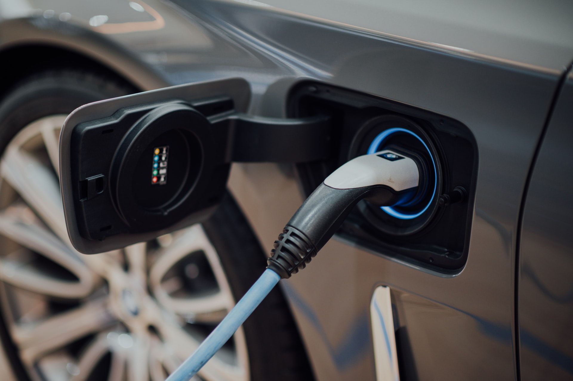 How incentives for electric and hybrid cars change