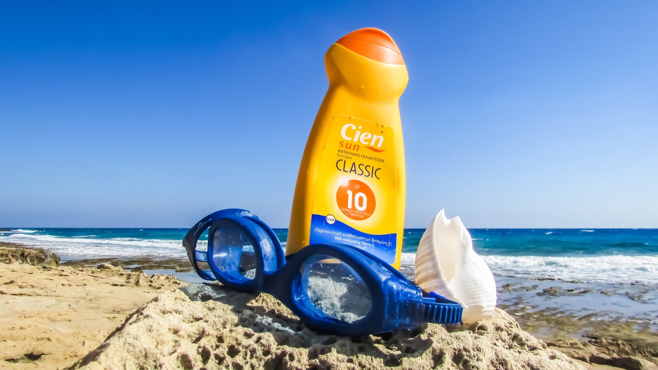 Under the scorching Dutch sun, the government is giving away sunscreen