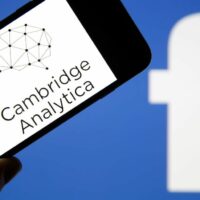 Facebook e Cambridge Analytica, verità e bugie secondo esperti e prof.