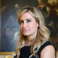 Stm, perché Report parla di Carmen Zizza, cosa dice il ministro Adolfo Urso e la guerra nei Servizi