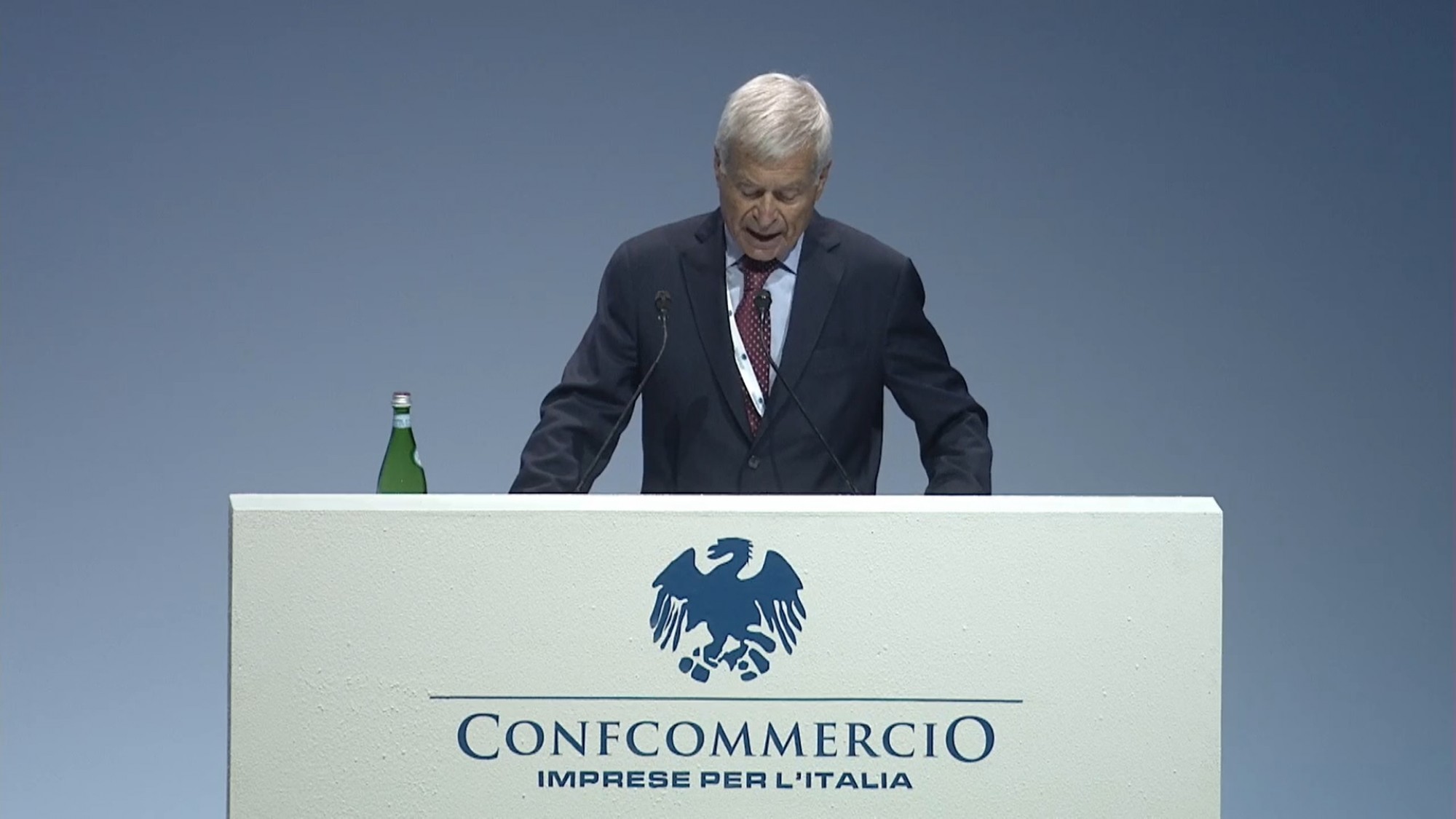 Is Confcommercio in crisis?