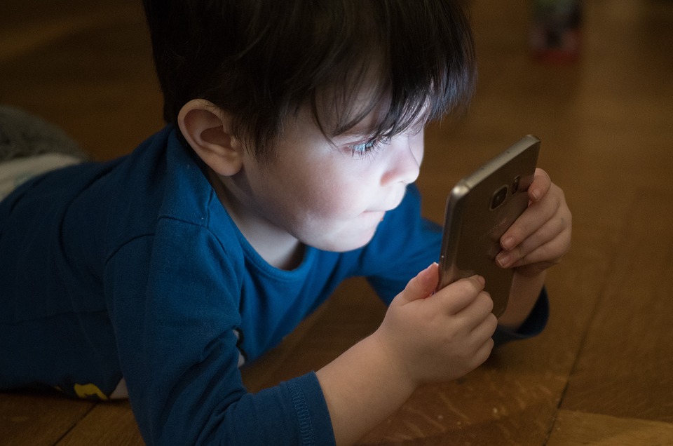 Dribblare il controllo digitale dei genitori? Un gioco da ragazzi, anzi da bambini. L’articolo di Rapetto