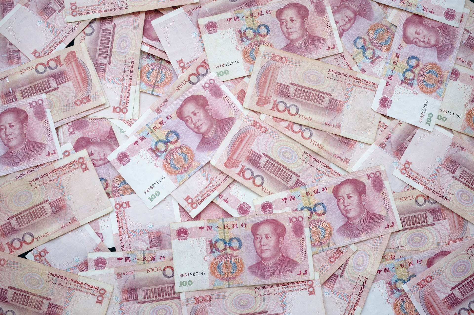 Because the Chinese yuan conquers the French Total, Russia and beyond