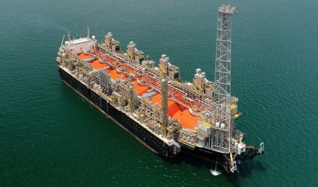 All about Golar Lng, which will sell the regasification vessel to Snam