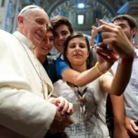 Selfie. Una ricerca per rispondere alla domanda più importante: perché lo facciamo?