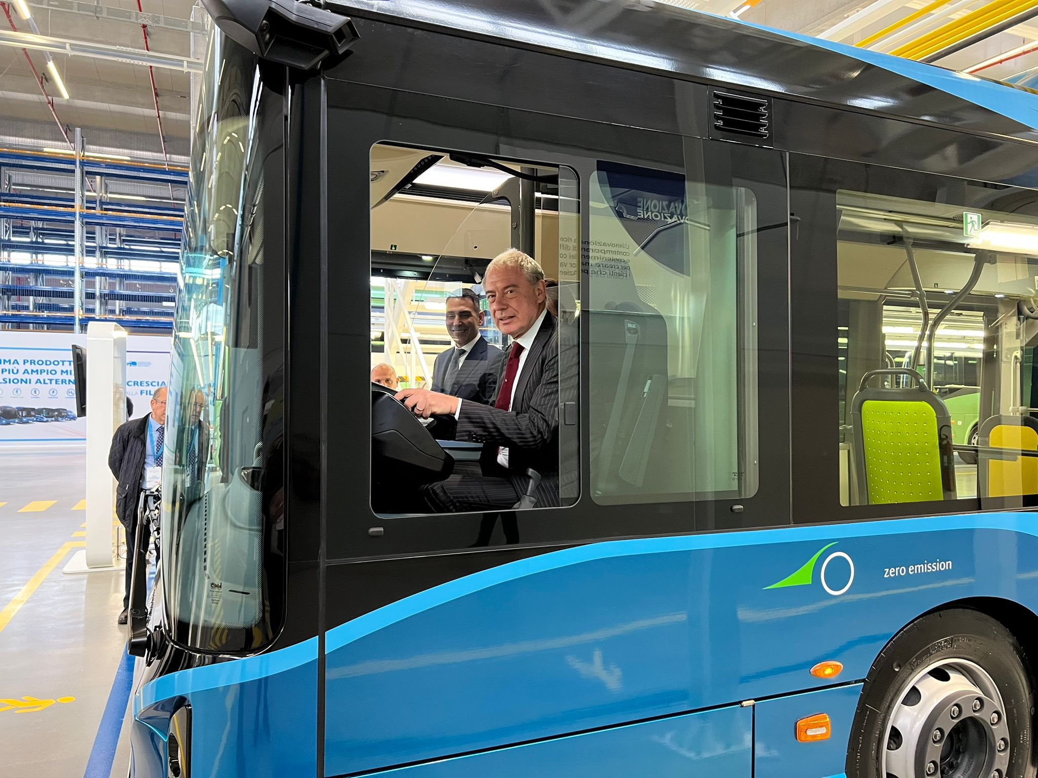 Who will get on the buses of Italian industry with Leonardo and Invitalia?