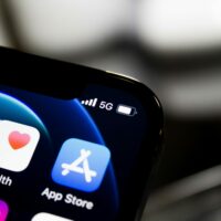 cina apple whatsapp threads