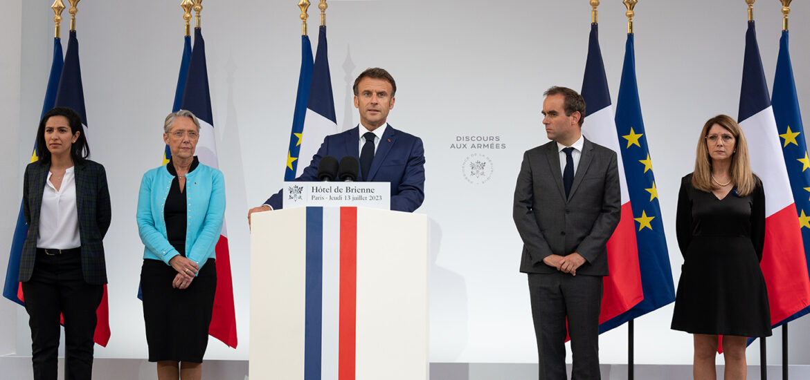 Macron difesa