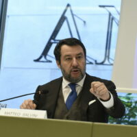 Salvini intralcerà i monopattini elettrici, ecco come e perché
