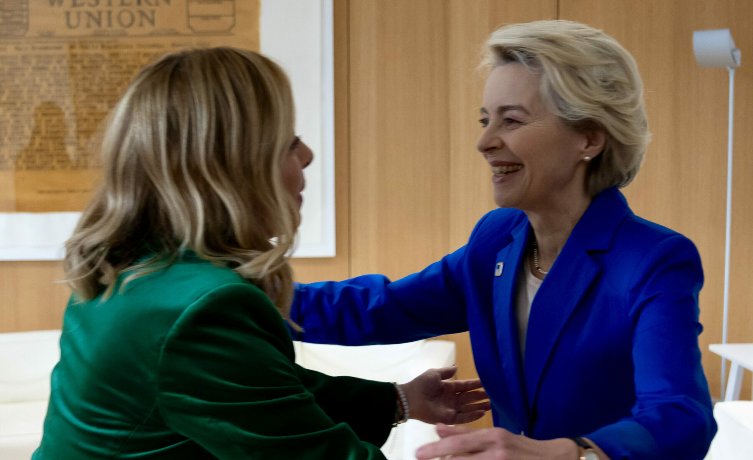 Perché Von der Leyen snobba Macron e segue la linea Meloni-Merz su Trump