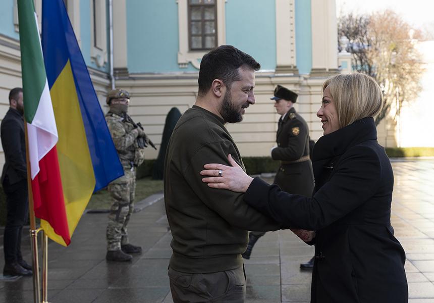 Meloni witnesses the media fistfight between Zelensky and Berlusconi