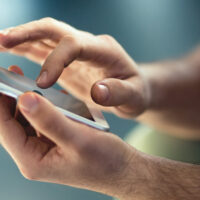 Gli smartphone si ricaricano a distanza