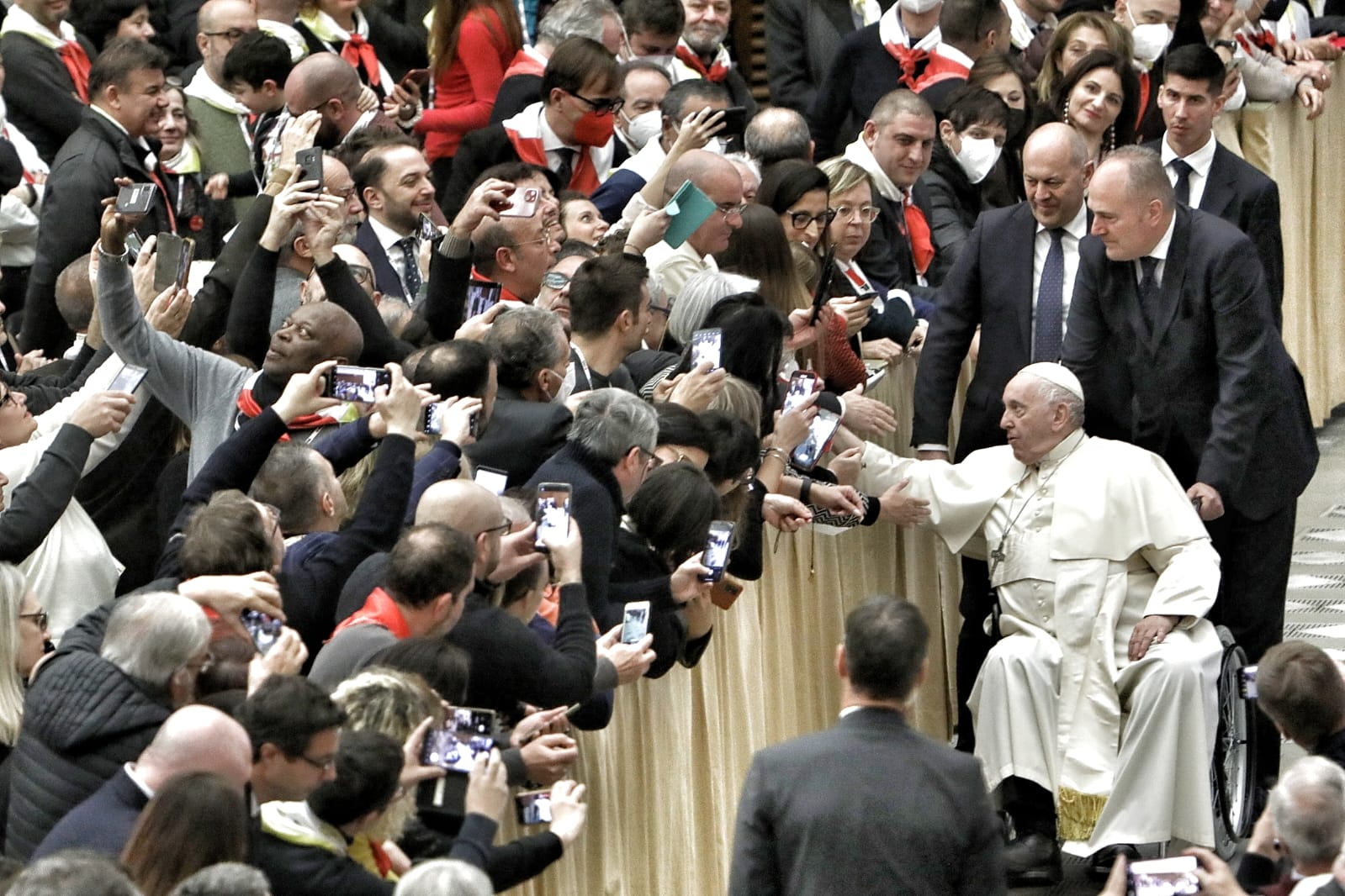 Laparotomia, tutto sull’operazione a Papa Francesco