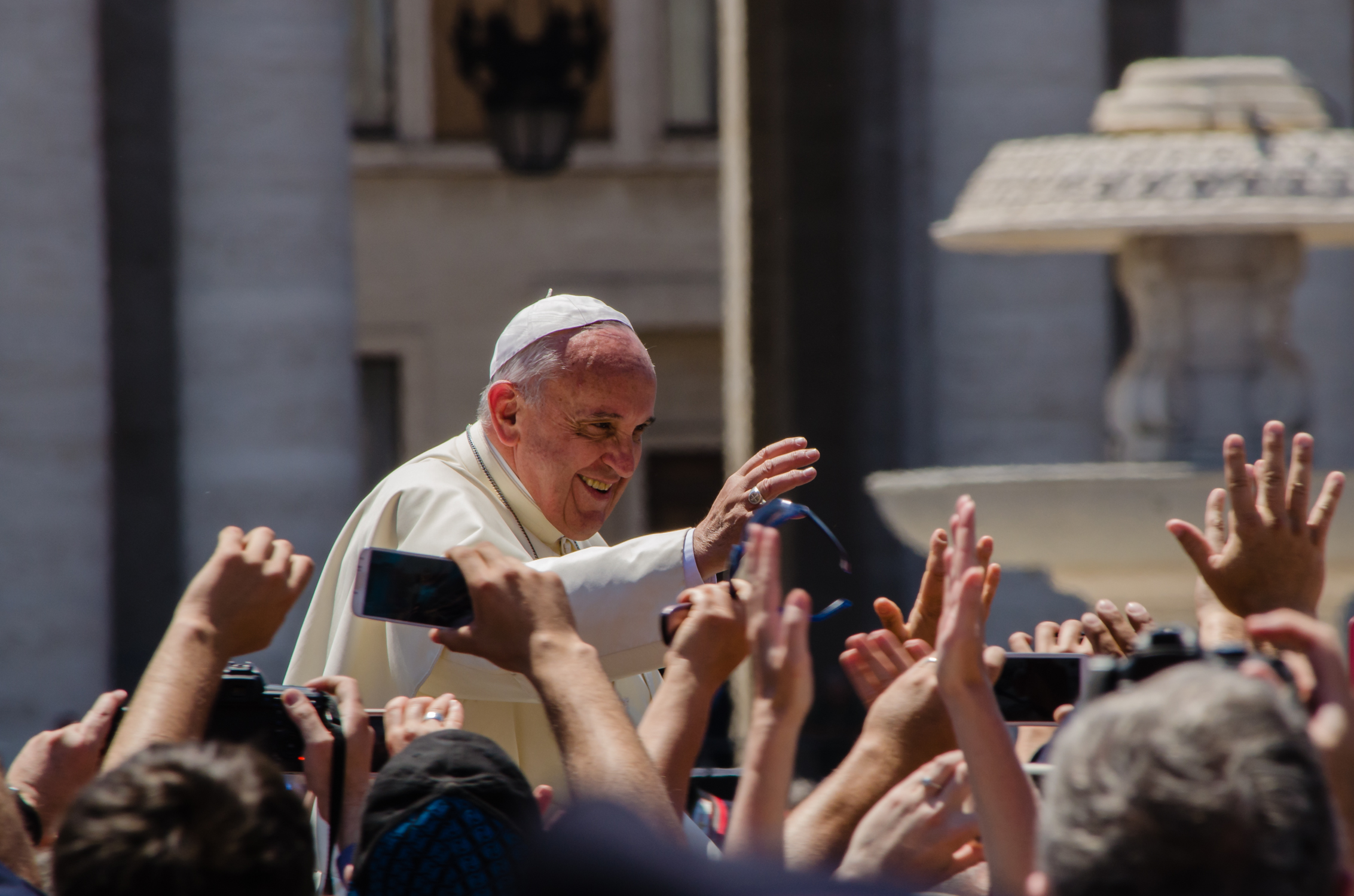 Che cosa succede alla Chiesa di Papa Francesco in Italia, Germania e Francia