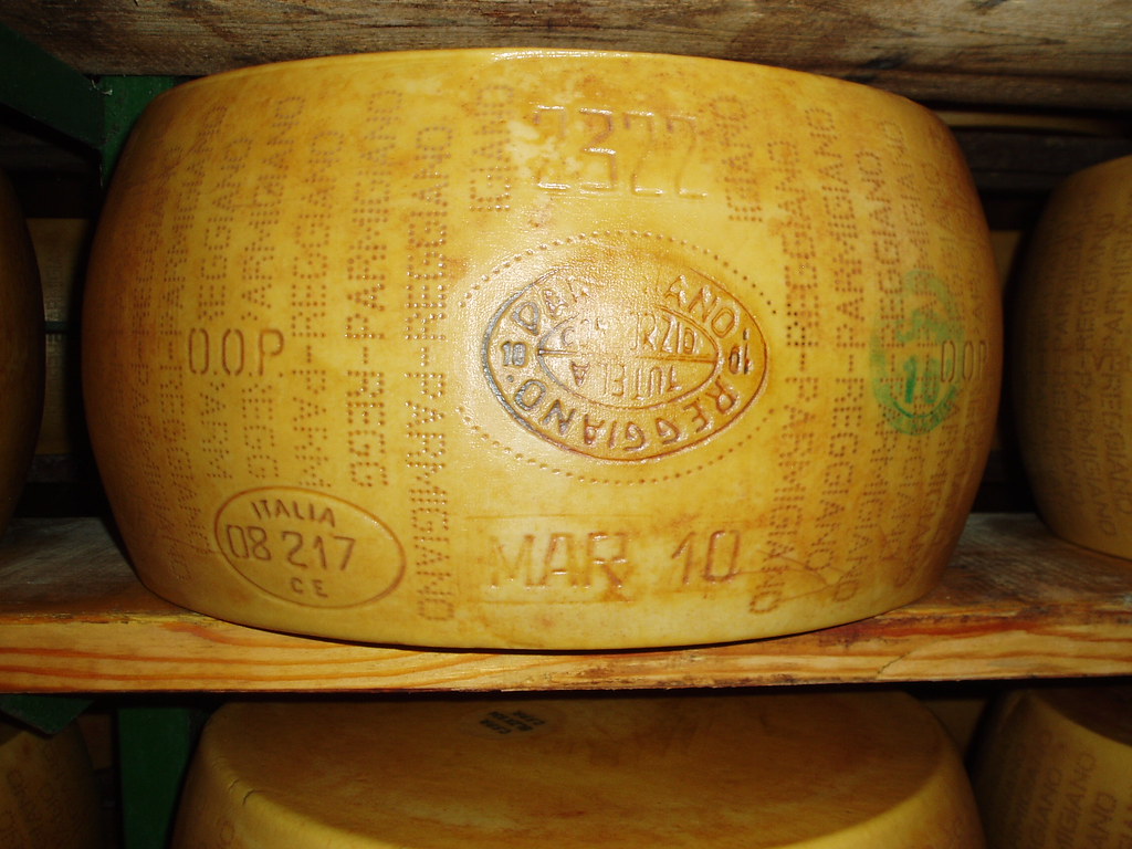 Parmigiano Reggiano, perché sindacati e imprese non sbraitano contro i francesi di Lactalis (mentre M5S e Lega borbottano)