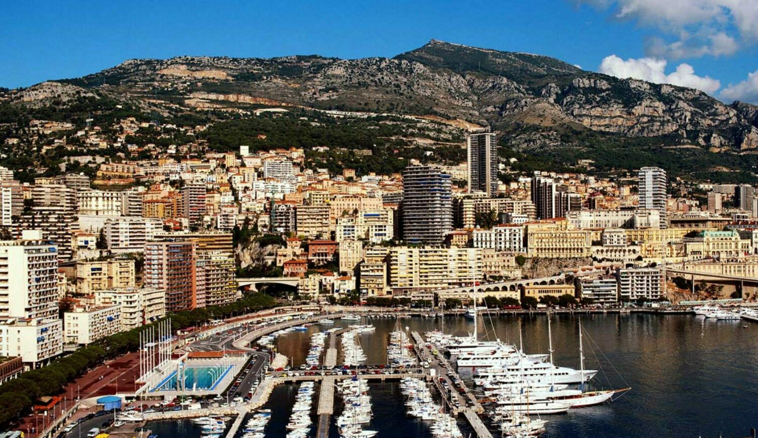 With the manoeuvre, retirees who have worked in the Principality of Monaco celebrate