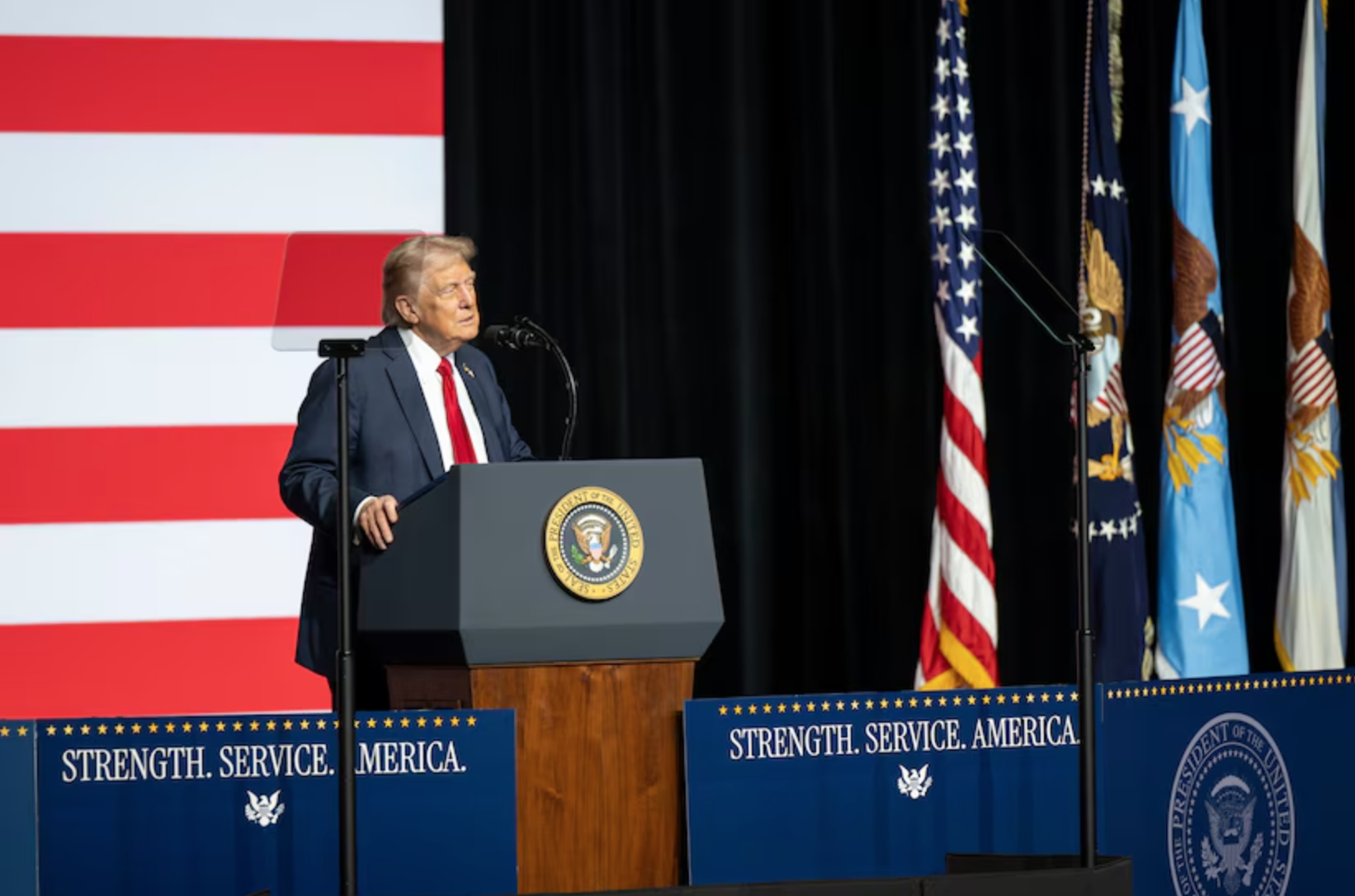 trump militari