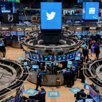 Perché scivola anche Twitter dopo il capitombolo di Facebook