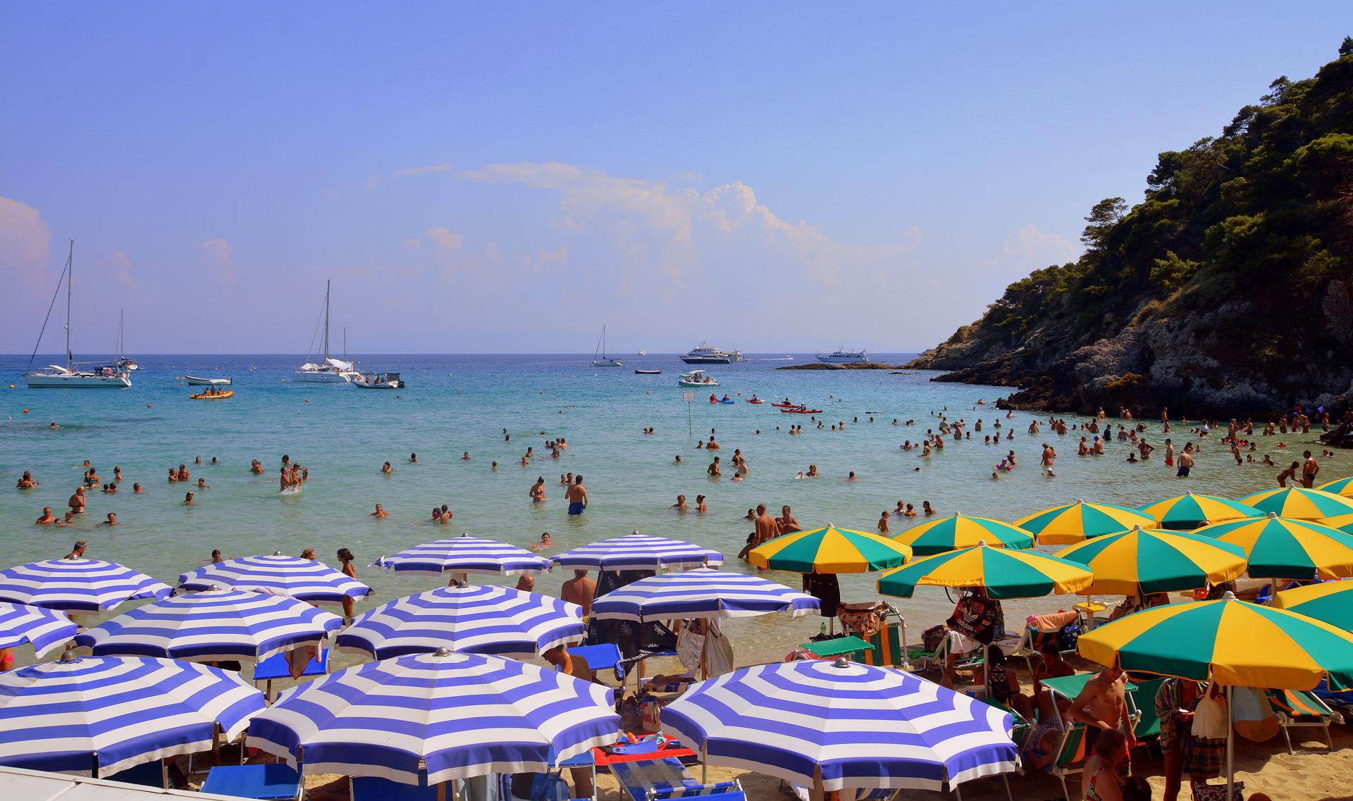 The numbers of the companies that manage the Italian beaches. Infocamere report