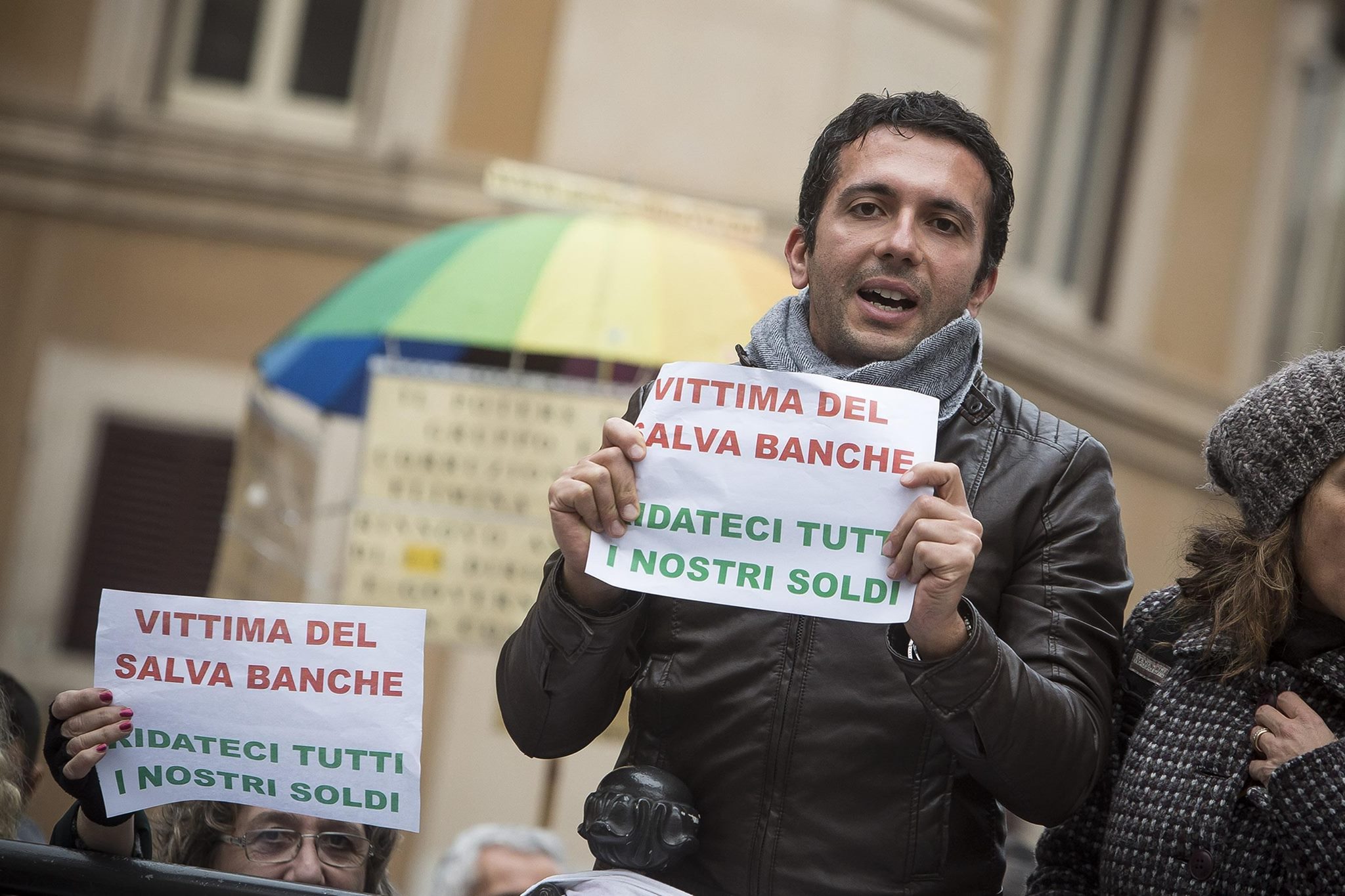 Banca Etruria, Banca Marche e non solo. Tutti gli errori del governo con i truffati. Parola di Augello