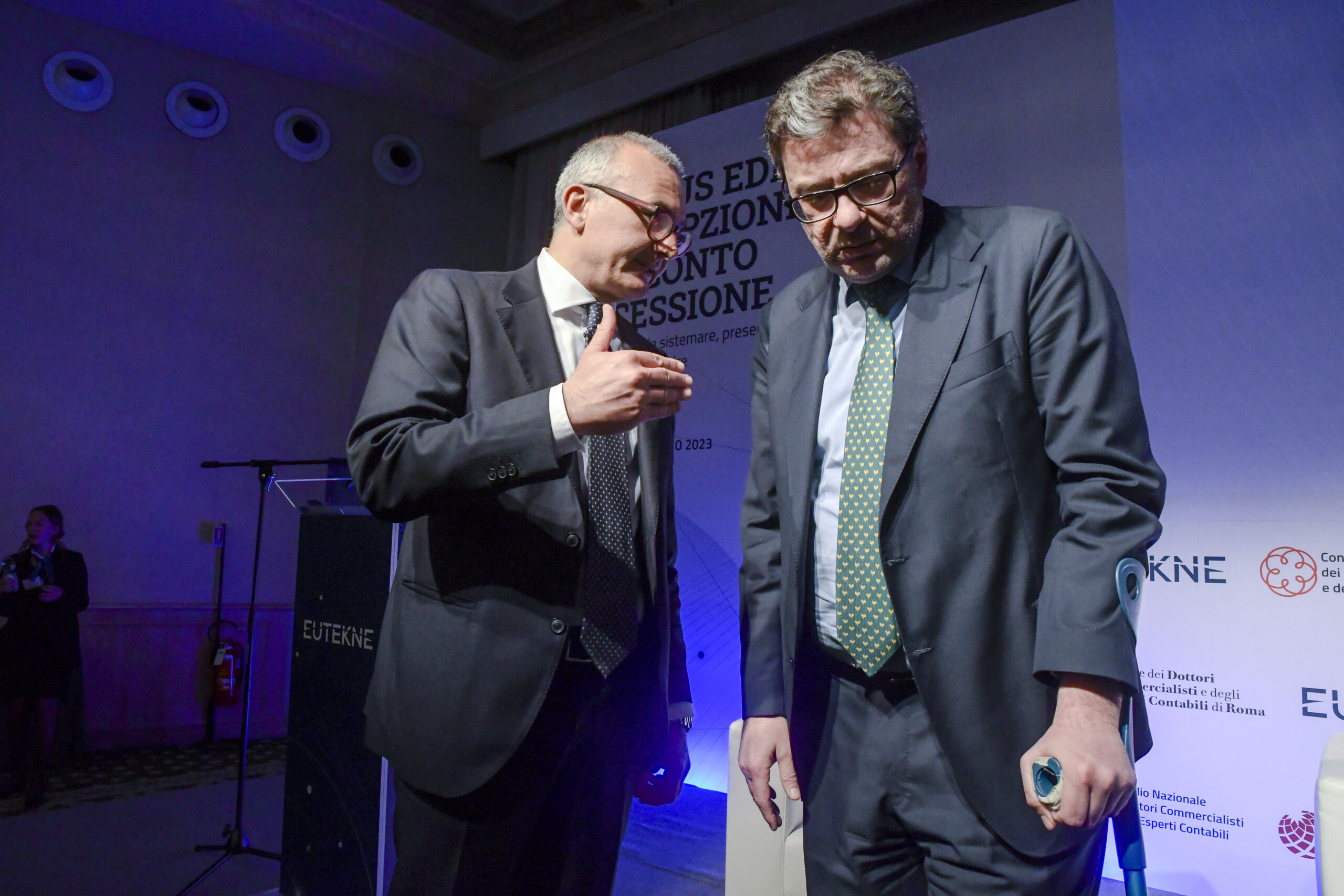 Giorgetti and Zanetti's taxing somersaults on the extra profits of the banks